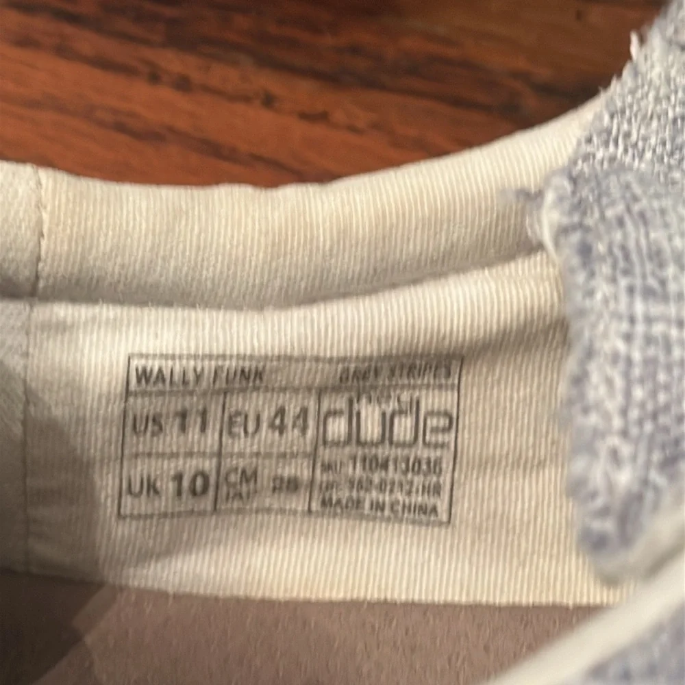 Men’s hey dude, shoes size 11